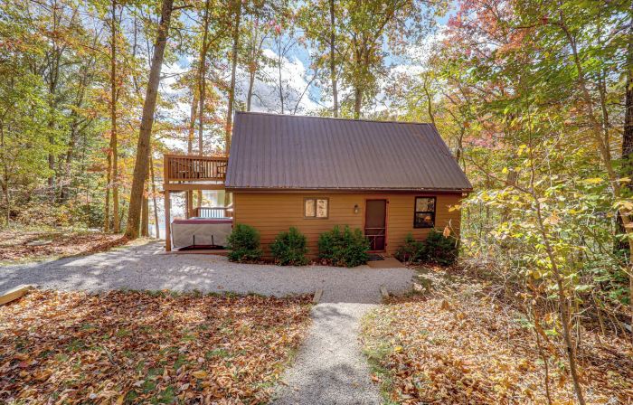 Hocking Hills Lake Gem w/ Hot Tub, Dock, 100 Acres