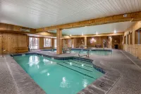 Mountain Edge Suites at Sunapee, Ascend Hotel Collection - piscina