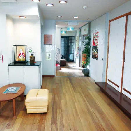 Hakata No Yado Ryokan Maidashi Отели рядом с достопримечательностью «Железнодорожная станция Хакодзаки»