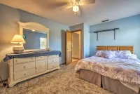 Spring Hill Home w/ Pool ~ 1 Mi to Weeki Wachee - 3-Star