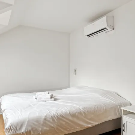 Charming Ixelles Apartment Retreat in the Heart of Brussels Отели в г. Иксель