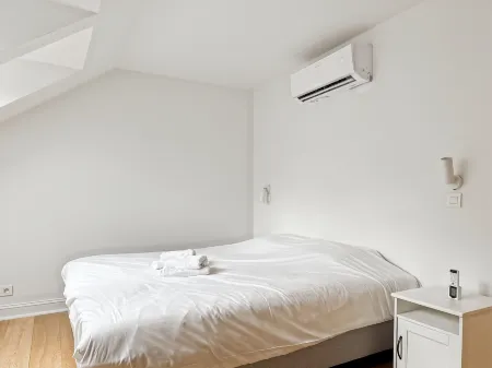 Charming Ixelles Apartment Retreat in the Heart of Brussels Отели рядом с достопримечательностью «Парк Тенбош»