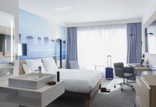 노보텔 샤를로이 센터