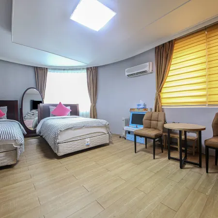Inje Tourist Hotel Отели рядом с достопримечательностью «Собор Индже»