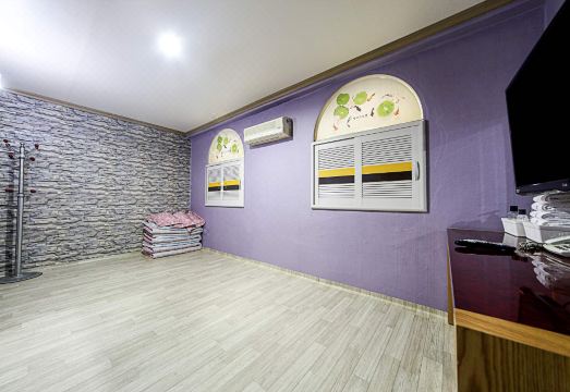 춘천 알프스 호텔의 간판