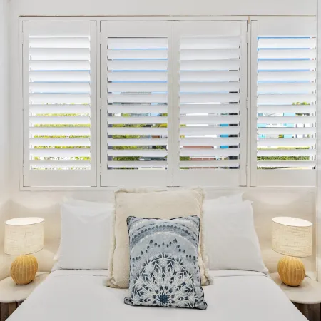 Quaint 2-Bed Beach Abode with Ocean Views