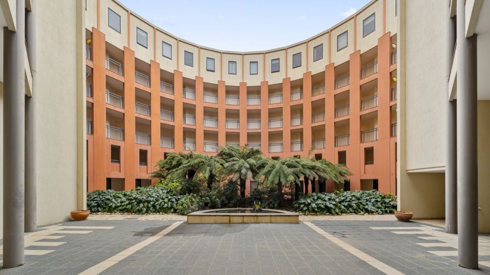 Loft-Style CBD 1-Bed with Rooftop Terrace & BBQ