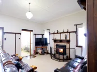 Heritage Home with BBQ & Outdoor Fire Pit Hotels in Tenterfield