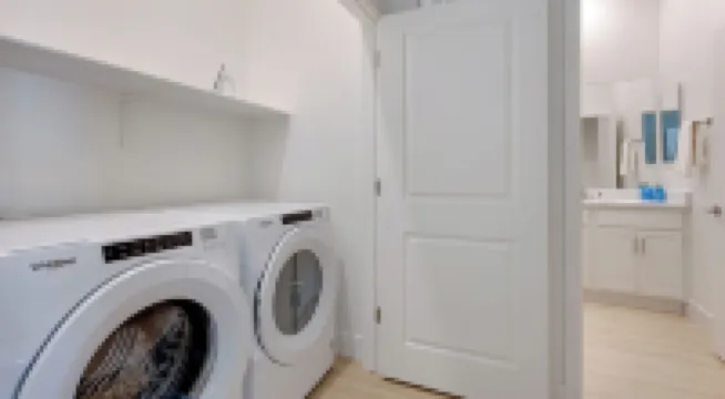 Landing Apartments Tucson near La Cholla Professional Park