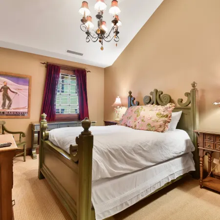 Stunning Deer Valley Home with Balcony, Walk to Hiking and Biking Trails, Mountain Views, Firepit