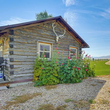 Montana Mountain Getaway: Deck & Amazing Views
