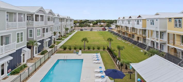 Luxury Beach Condo 5 Min Walk to Beach & Shops! Hotels in Emerald Isle
