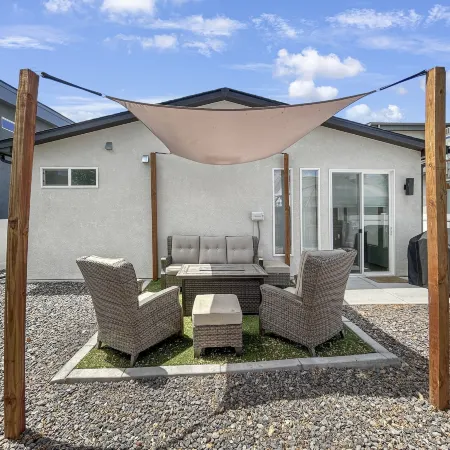 Tranquil Modern Haven 2 Bedroom Home