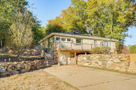 Detached Sauna, Movie Room! Relaxation in Muskegon