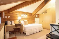 Bluff Condo + Free Guest Passes to Elkhorn Resort Amenities Included!