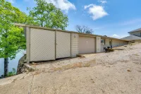 2 Decks, Lake Views! Group Escape in Osage Beach - Spa