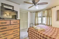 Townhome w/ Deck: Walk to Mirror Lake & Main St! - Beach