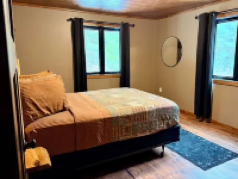 Bear Paw Lodge • Luxury Cabin • Game Room • Fire Pit