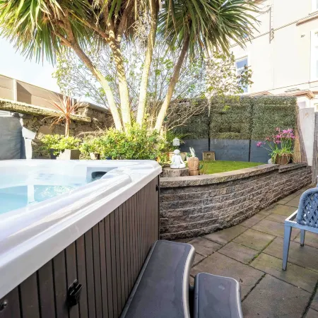 Antrim House Guest Rooms & Suites