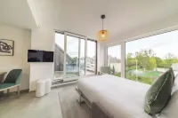 Halternative Muscari Hotels in Strassen