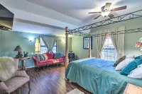 Banquet Hall & Pool: Expansive Forestburg Ranch! - parking
