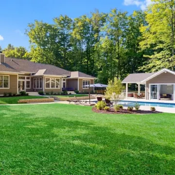Luxury Estate–Pool, Pool House, Theater, Game Room, Putting Green–Steps to Beach Отели в г. Каско Тауншип