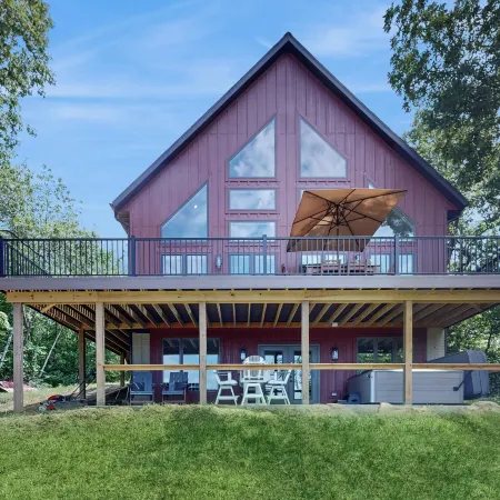 Luxurious 3BR Home w/ Hot Tub & Fireplace
