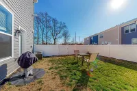 3BR Dog-friendly Townouse w/ Grill, Fireplace, AC -  Ferienwohnungen