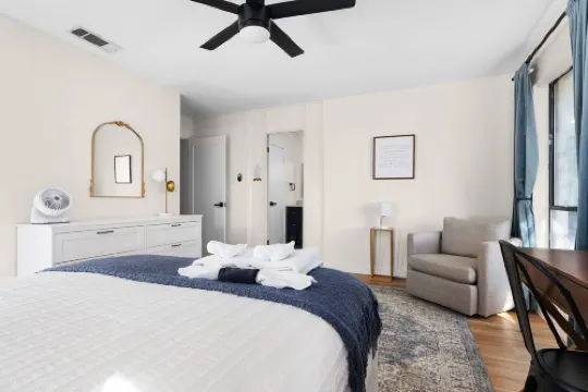 ชิค เอสเคป พูล ฮอต ทับ ยิม เพลย์รูม