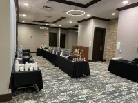 Holiday Inn & Suites CHICAGO NORTHWEST - ELGIN by IHG - breakfast