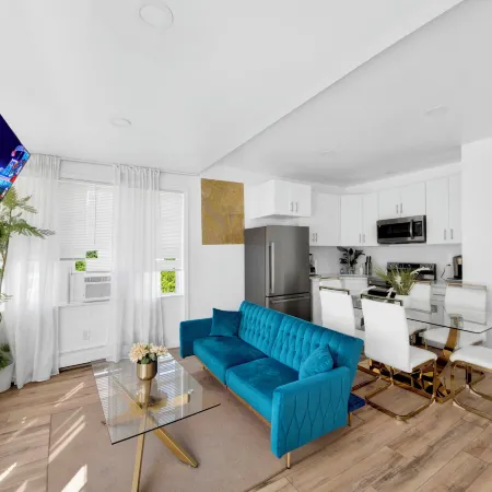 Uscale 2BR Escape in the Heart of NYC