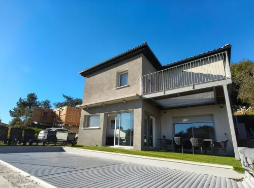 New villa with pool and spa, Aubenas Hotels in Aubenas