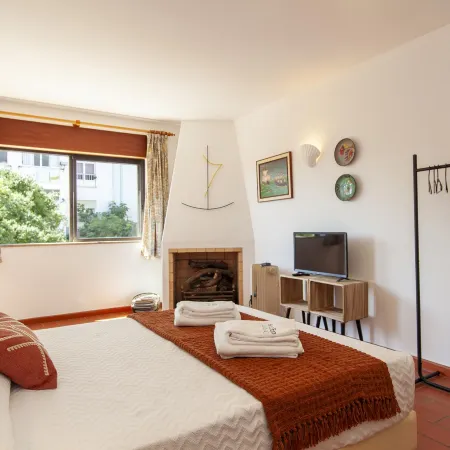 N 02 - Bedroom 2 in Amaro Sight Guesthouse Отели рядом с достопримечательностью «Пляж Луш»