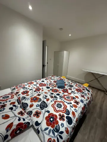 倫敦一卧室豪華公寓，位於依爾福，美麗宜人