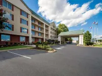 Country Inn & Suites by Radisson, Fredericksburg South (I-95), VA - parking