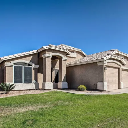 Outdoor Kitchen, Heated Pool: Gilbert Retreat!
