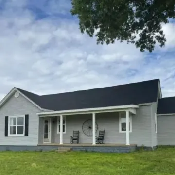 Hilltop Country Home with Hot Tub 2049