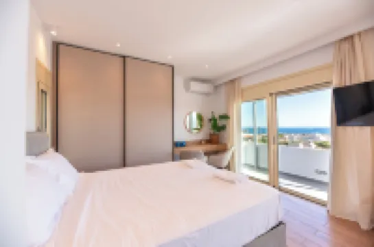 AeroHill Suites Near Athens Airport By SEM Hoteles en 