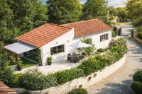 Detached 2-Bedroom House with Private Garden and Terrace. Quiet Location and Pool