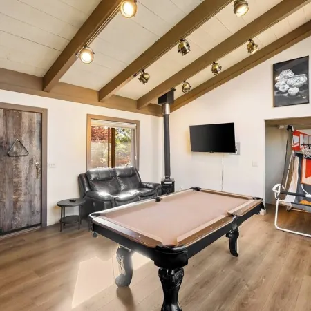 Grand Chapel Estate - Pool, Pickleball & Stunning Red Rock Views