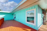 Ocean Paradise Bright Home with Spacious Deck, Beach Access, Central AC & Wifi - Wifi