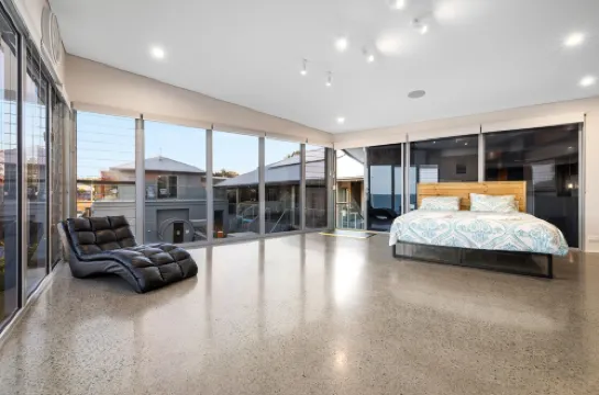 Striking Luxury Home With Garden & BBQ