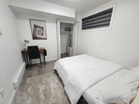 Cozy 1-bedroom Basement Suite With Private Entrance in Saskatoon Hotel a 
