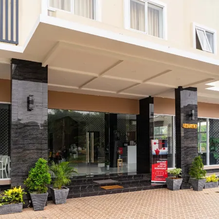 RedDoorz Plus Near Teras Kota 3