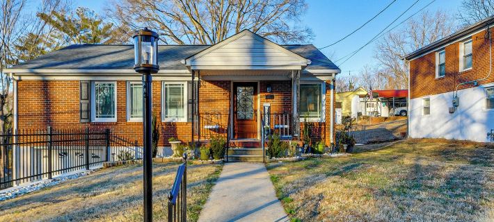 Stay Near Averett & Caesars! Cozy Home w/ Patio Ξενοδοχεία στην πόλη Danville