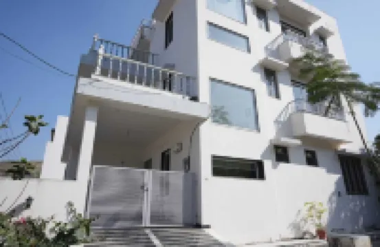 賈吉爾別墅的尼瓦斯