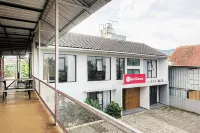 RedDoorz Plus Near Lembang Park & Zoo