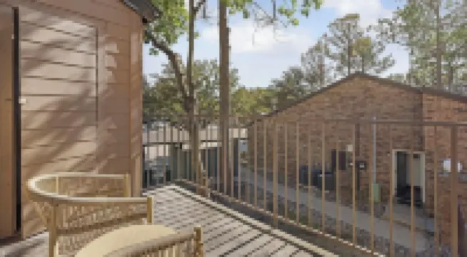 Landing Modern 2bd, Pool, Courtyard