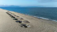Niriides Mani Beachfront Residences - Bãi biển