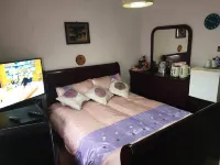 Ensuite Bedroom with Private Toilet and Shower and unlimited WIFI 酒店